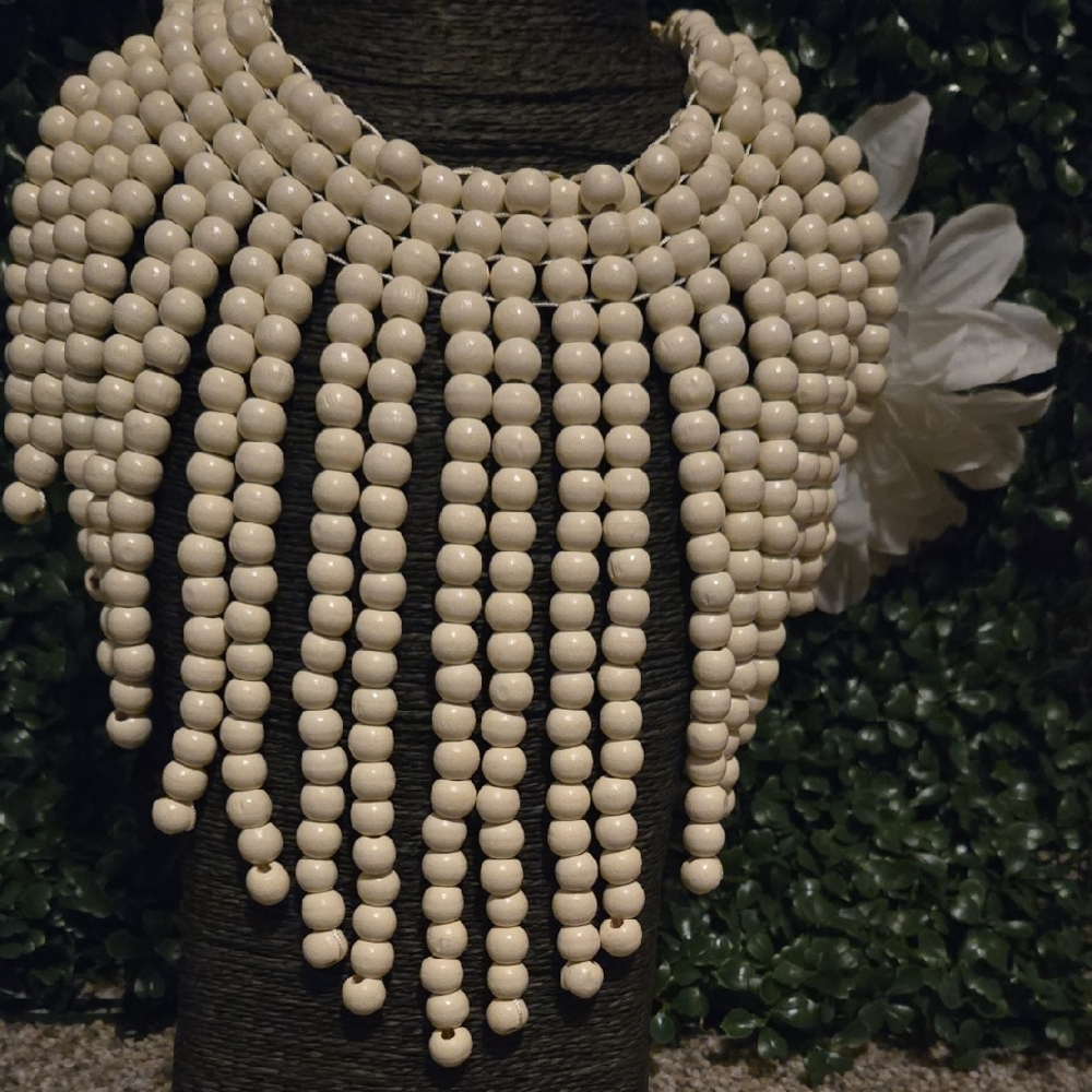 Elegant Cream Beaded Necklace
